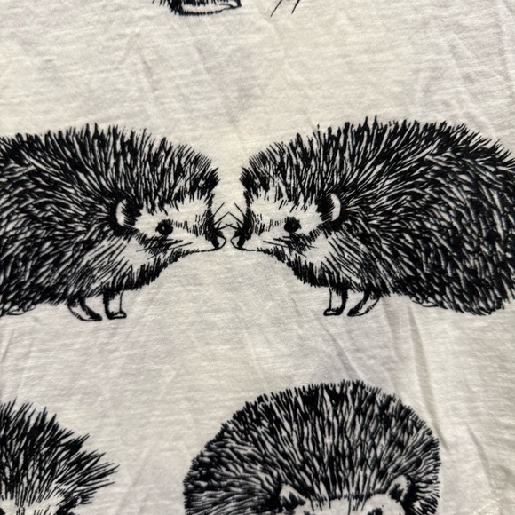 Anthropologie White Tee with Hedgehog Design - Picture 7 of 12
